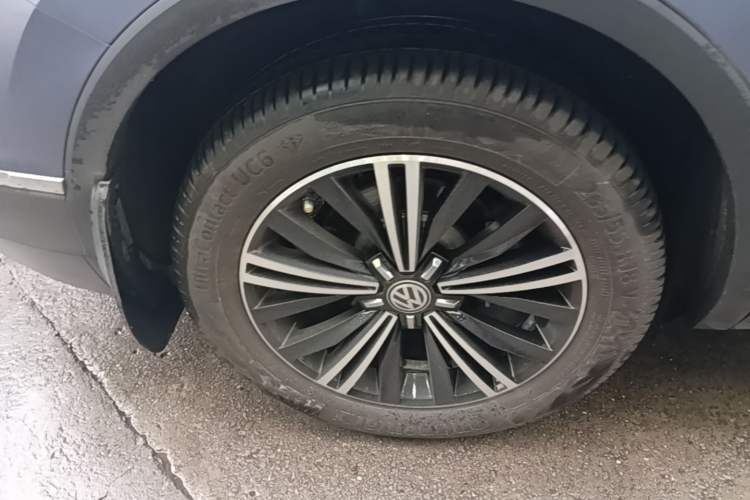 Used Volkswagen Tiguan L 2017 380TSI Automatic All-Wheel-Drive Luxury Edition Right Rear Wheel Hub