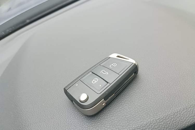 Used Volkswagen Tiguan L 2017 380TSI Automatic All-Wheel-Drive Luxury Edition Vehicle Key