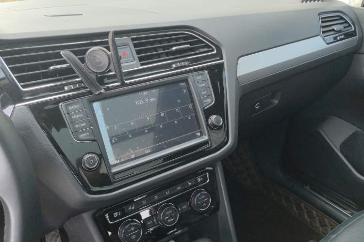 Used Volkswagen Tiguan L 2017 330TSI Automatic Two-Wheel Drive Flagship Edition Audio And AC Panel