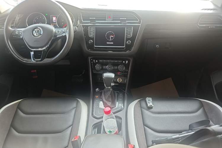 Used Volkswagen Tiguan L 2017 330TSI Automatic Two-Wheel Drive Luxury Edition Audio And AC Panel