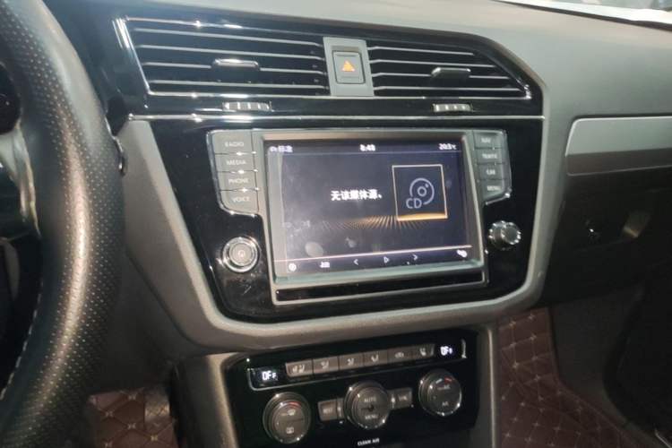 Used Volkswagen Tiguan L 2017 380TSI Automatic All-Wheel-Drive Flagship Edition Audio And AC Panel