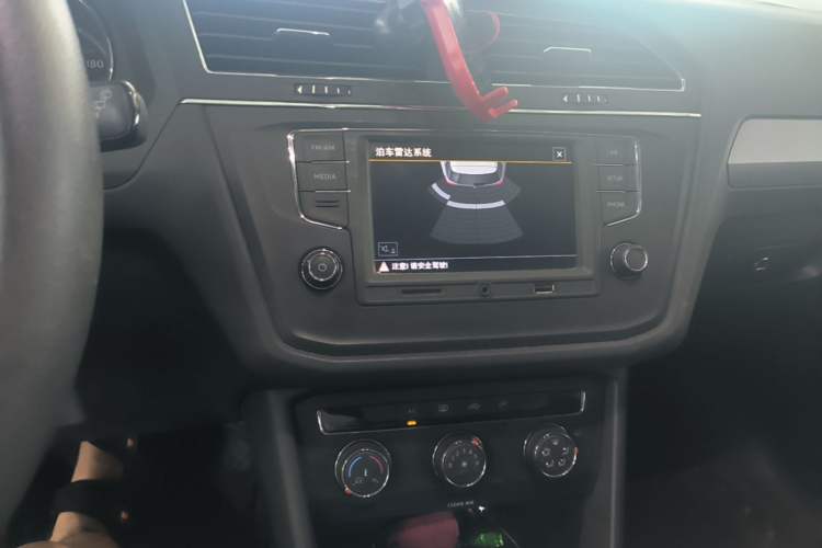 Used Volkswagen Tiguan L 2017 330TSI Automatic Two-Wheel Drive Luxury Edition Audio And AC Panel