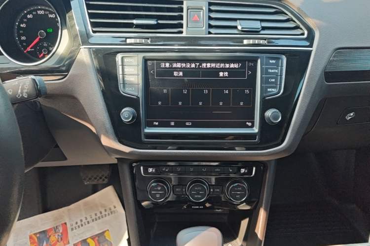 Used Volkswagen Tiguan L 2017 380TSI Automatic All-Wheel-Drive Luxury Edition Audio And AC Panel