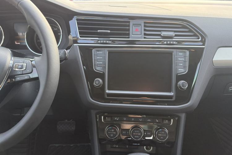 Used Volkswagen Tiguan L 2017 330TSI Automatic Two-Wheel Drive Flagship Edition Audio And AC Panel