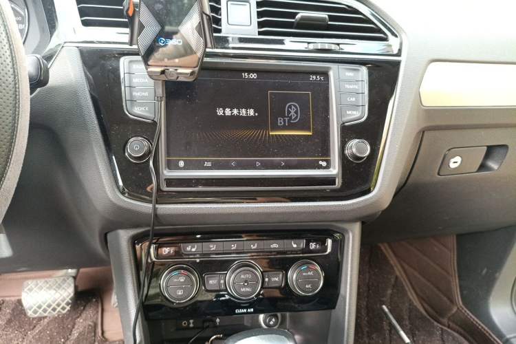 Used Volkswagen Tiguan L 2017 330TSI Automatic Two-Wheel Drive Luxury Edition Audio And AC Panel