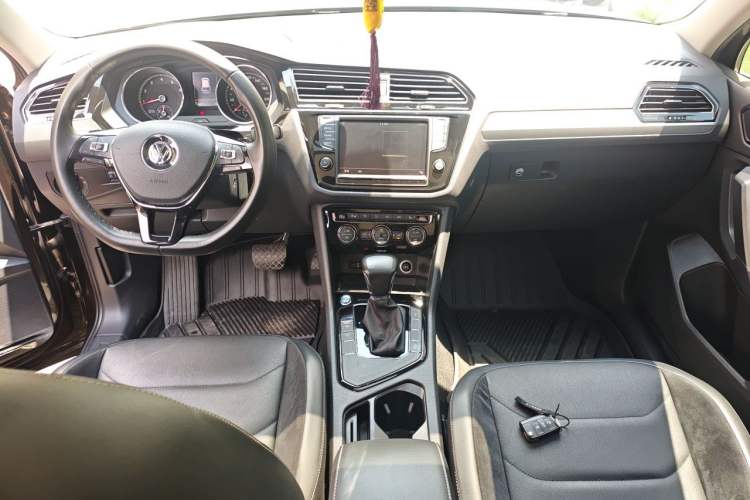 Used Volkswagen Tiguan L 2017 330TSI Automatic Two-Wheel Drive Luxury Edition Audio And AC Panel