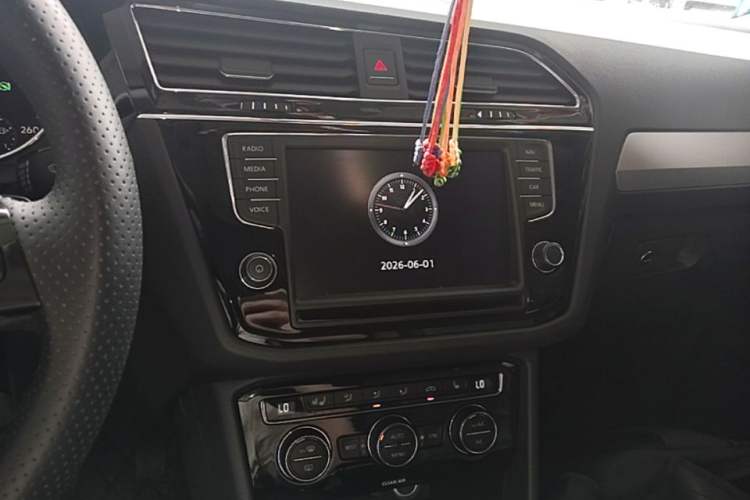 Used Volkswagen Tiguan L 2017 330TSI Automatic Two-Wheel Drive Luxury Edition Audio And AC Panel