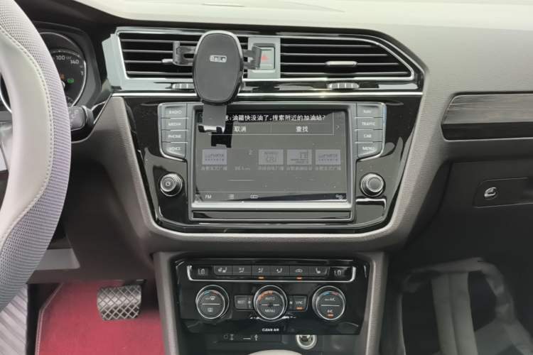 Used Volkswagen Tiguan L 2017 330TSI Automatic Two-Wheel Drive Flagship Edition Audio And AC Panel
