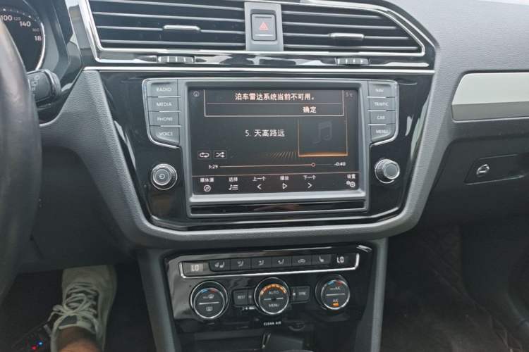 Used Volkswagen Tiguan L 2017 330TSI Automatic Two-Wheel Drive Luxury Edition Audio And AC Panel