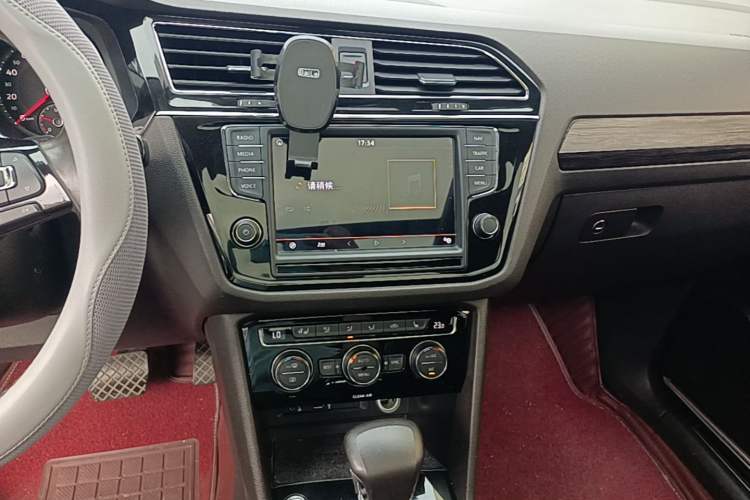 Used Volkswagen Tiguan L 2017 330TSI Automatic Two-Wheel Drive Flagship Edition Audio And AC Panel