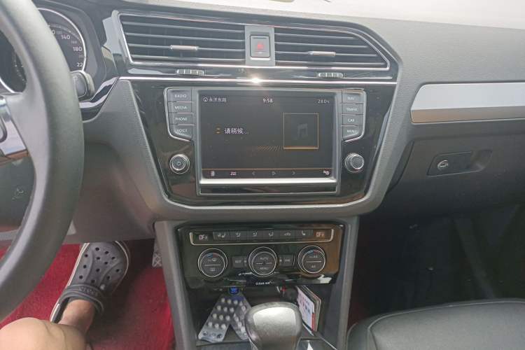 Used Volkswagen Tiguan L 2017 330TSI Automatic Two-Wheel Drive Luxury Edition Audio And AC Panel
