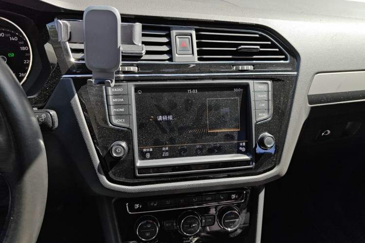 Used Volkswagen Tiguan L 2017 330TSI Automatic Two-Wheel Drive Luxury Edition Audio And AC Panel