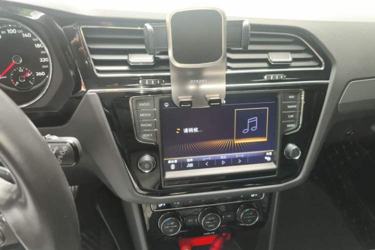 Used Volkswagen Tiguan L 2017 330TSI Automatic Two-Wheel Drive Luxury Edition Audio And AC Panel