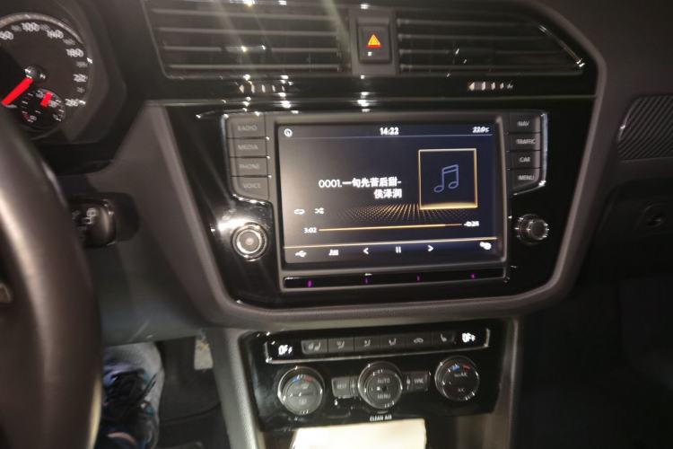 Used Volkswagen Tiguan L 2017 330TSI Automatic Two-Wheel Drive Flagship Edition Audio And AC Panel
