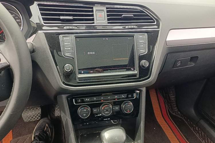 Used Volkswagen Tiguan L 2017 330TSI Automatic Two-Wheel Drive Luxury Edition Audio And AC Panel