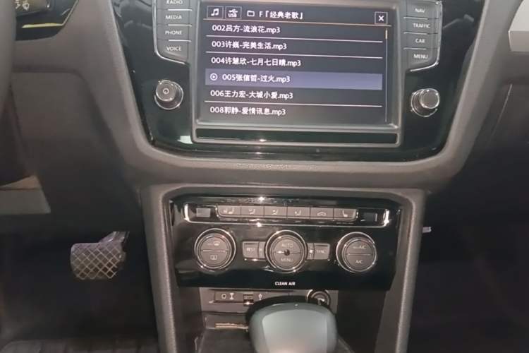 Used Volkswagen Tiguan L 2017 330TSI Automatic Two-Wheel Drive Luxury Edition Audio And AC Panel