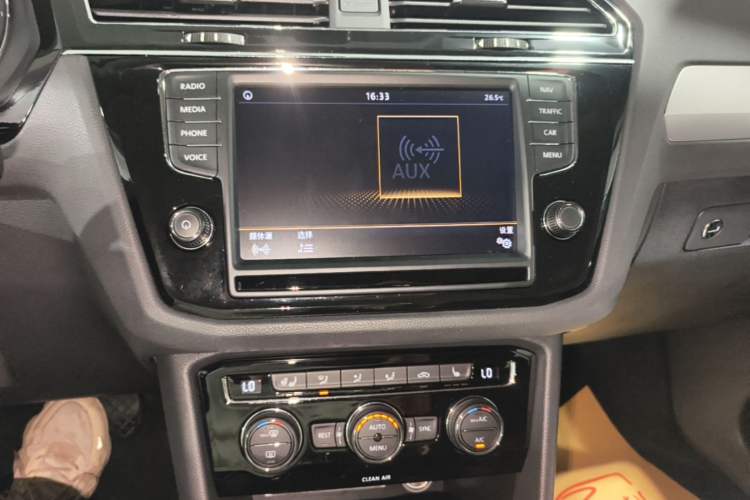 Used Volkswagen Tiguan L 2017 380TSI Automatic All-Wheel-Drive Luxury Edition Audio And AC Panel