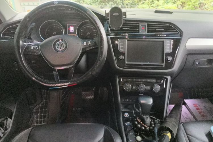 Used Volkswagen Tiguan L 2017 330TSI Automatic Two-Wheel Drive Luxury Edition Center Console