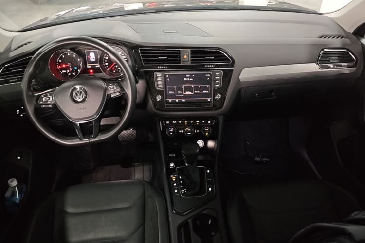 Used Volkswagen Tiguan L 2017 380TSI Automatic All-Wheel-Drive Luxury Edition Center Console
