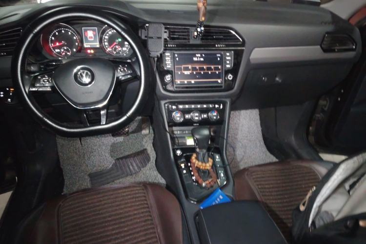 Used Volkswagen Tiguan L 2017 330TSI Automatic Two-Wheel Drive Luxury Edition Center Console