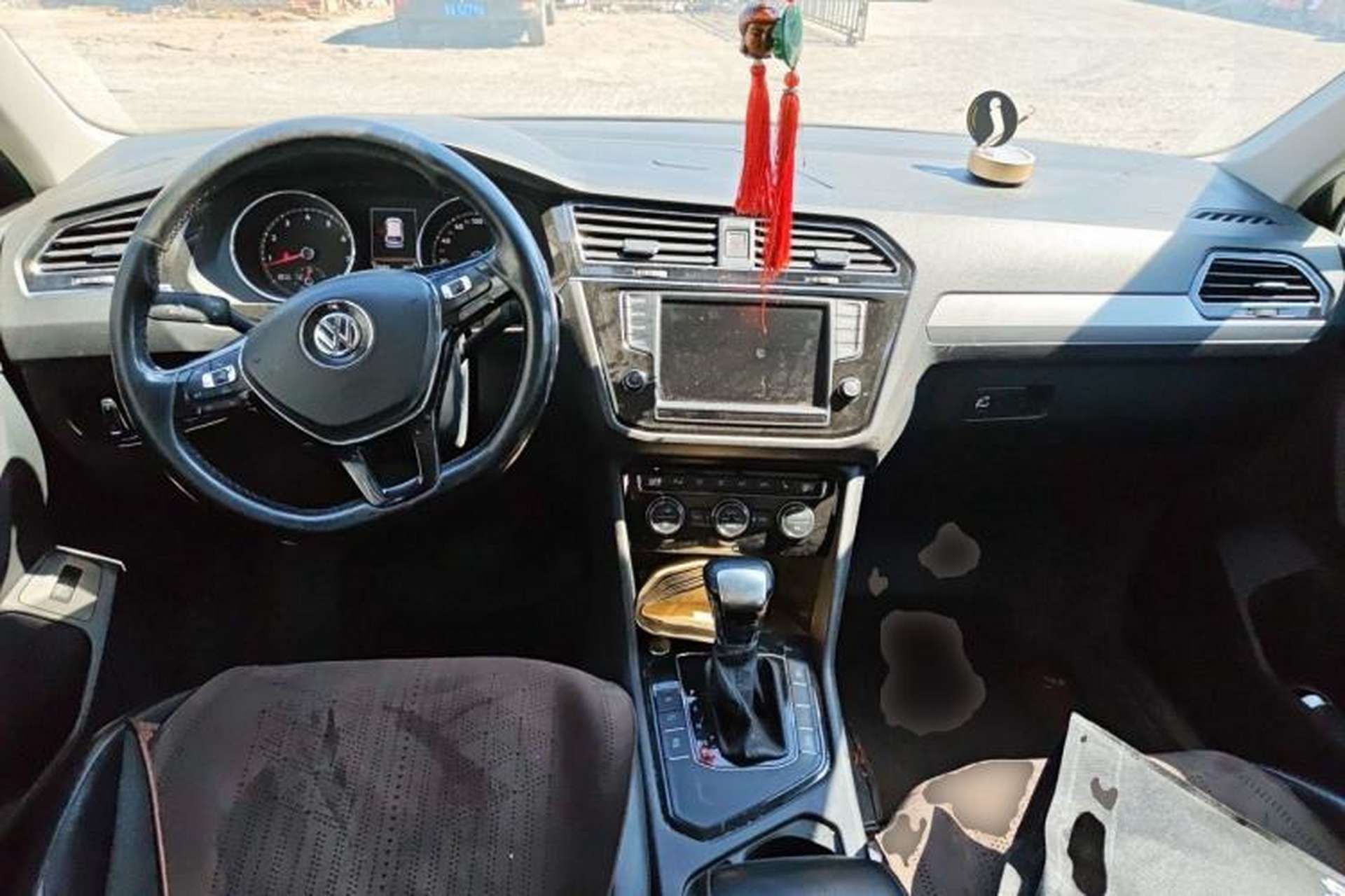 Used Volkswagen Tiguan L 2017 380TSI Automatic All-Wheel-Drive Luxury Edition Center Console