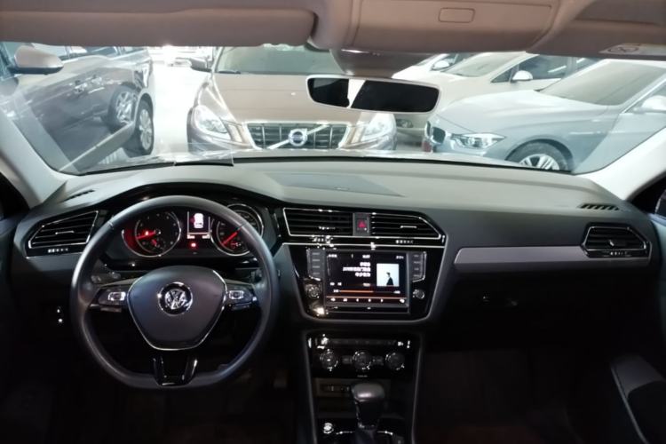 Used Volkswagen Tiguan L 2017 380TSI Automatic All-Wheel Drive Supreme Flagship Edition Center Console