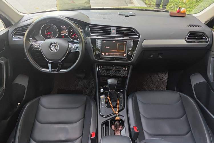 Used Volkswagen Tiguan L 2017 330TSI Automatic Two-Wheel Drive Luxury Edition Center Console