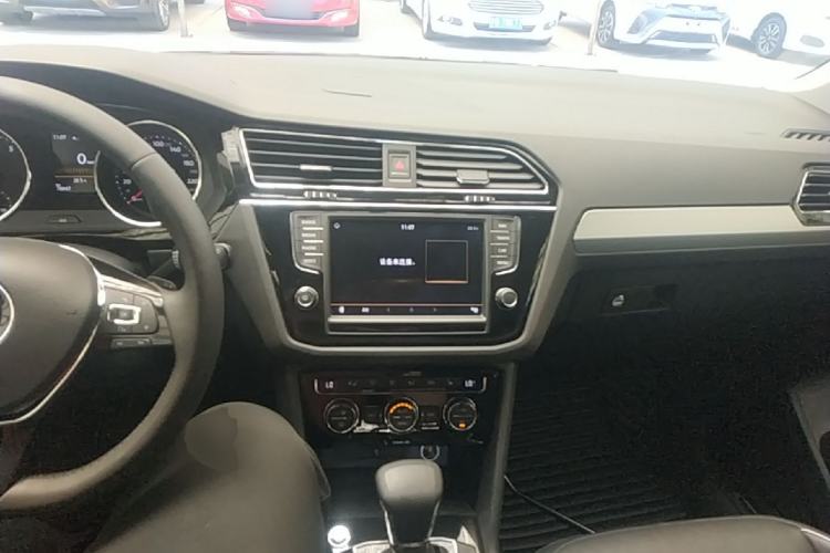 Used Volkswagen Tiguan L 2017 330TSI Automatic Two-Wheel Drive Flagship Edition Center Console