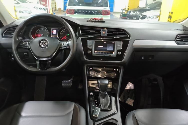 Used Volkswagen Tiguan L 2017 330TSI Automatic Two-Wheel Drive Comfort Edition Center Console