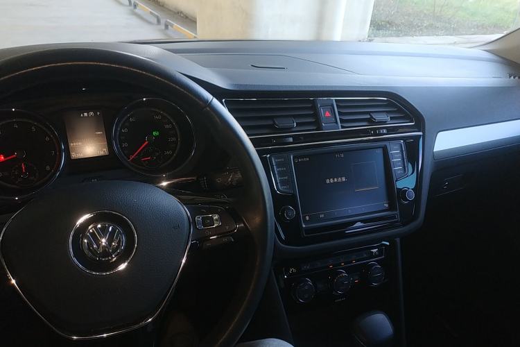 Used Volkswagen Tiguan L 2017 330TSI Automatic Two-Wheel Drive Luxury Edition Center Console