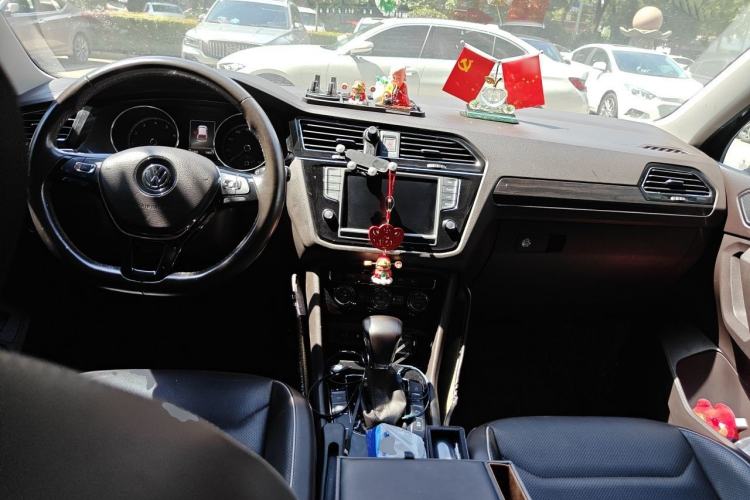 Used Volkswagen Tiguan L 2017 330TSI Automatic Two-Wheel Drive Flagship Edition Center Console