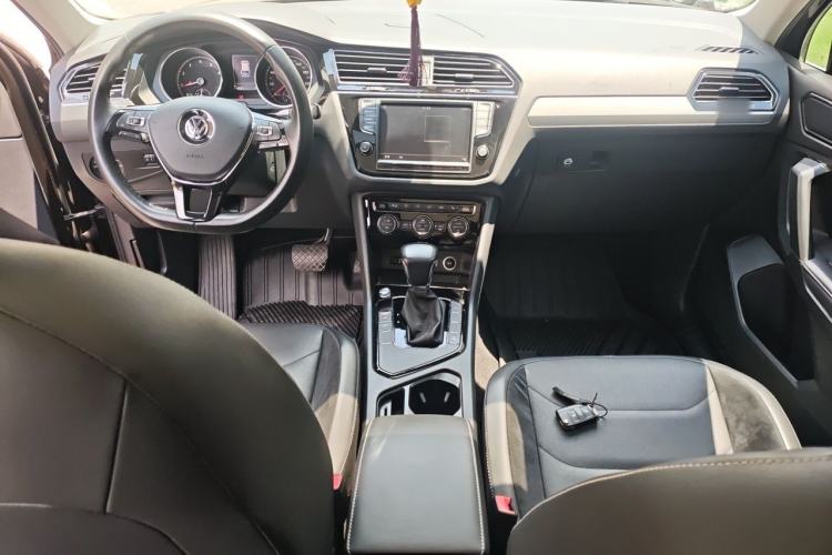 Used Volkswagen Tiguan L 2017 330TSI Automatic Two-Wheel Drive Luxury Edition Center Console