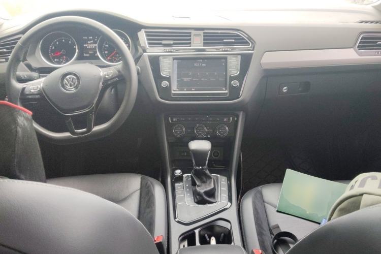 Used Volkswagen Tiguan L 2017 330TSI Automatic Two-Wheel Drive Luxury Edition Center Console