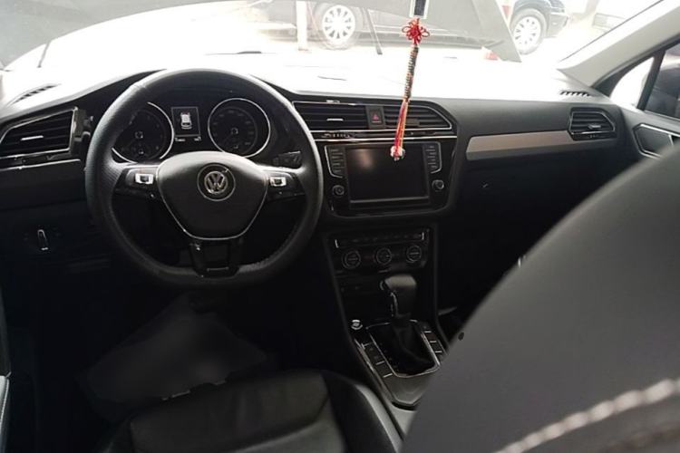 Used Volkswagen Tiguan L 2017 330TSI Automatic Two-Wheel Drive Luxury Edition Center Console