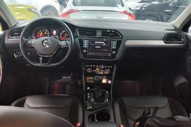Used Volkswagen Tiguan L 2017 330TSI Automatic Two-Wheel Drive Luxury Edition Center Console