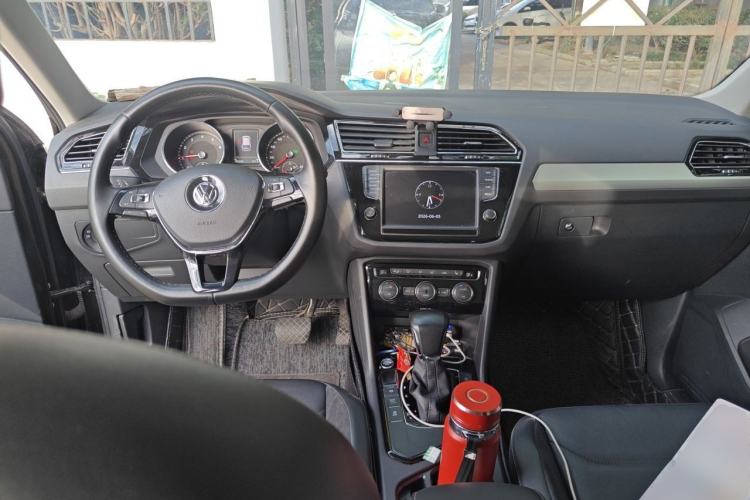 Used Volkswagen Tiguan L 2017 380TSI Automatic All-Wheel-Drive Flagship Edition Center Console