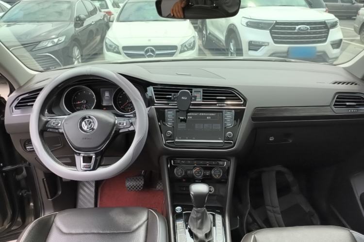 Used Volkswagen Tiguan L 2017 330TSI Automatic Two-Wheel Drive Flagship Edition Center Console