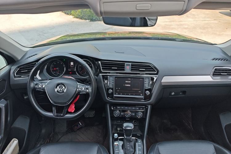 Used Volkswagen Tiguan L 2017 330TSI Automatic Two-Wheel Drive Luxury Edition Center Console
