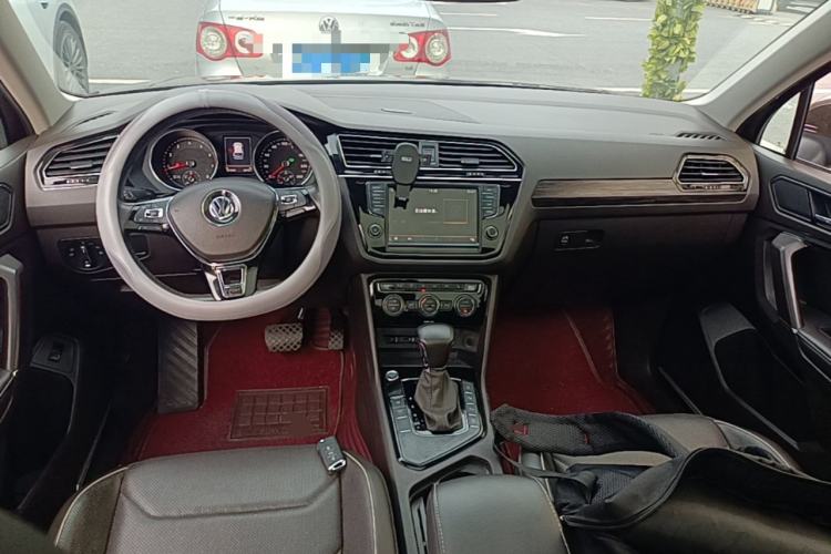 Used Volkswagen Tiguan L 2017 330TSI Automatic Two-Wheel Drive Flagship Edition Center Console