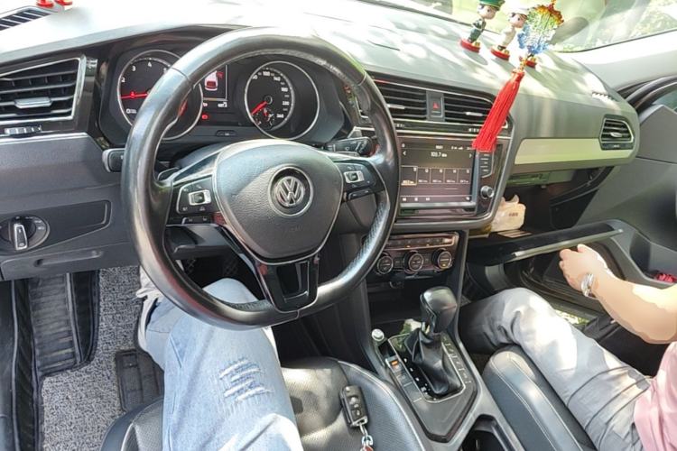 Used Volkswagen Tiguan L 2017 330TSI Automatic Two-Wheel Drive Flagship Edition Center Console