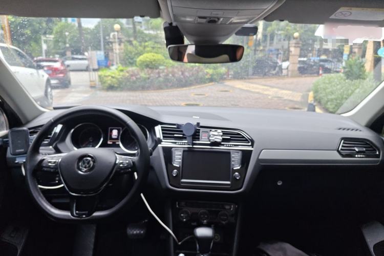 Used Volkswagen Tiguan L 2017 380TSI Automatic All-Wheel Drive Supreme Flagship Edition Center Console