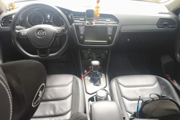 Used Volkswagen Tiguan L 2017 330TSI Automatic Two-Wheel Drive Luxury Edition Center Console