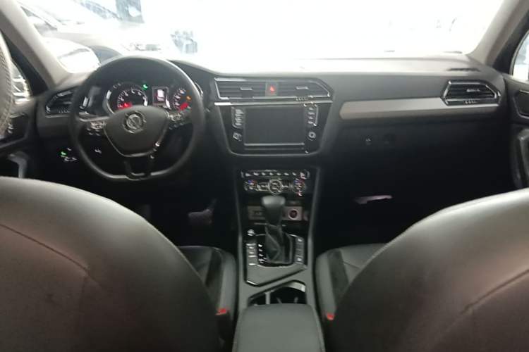 Used Volkswagen Tiguan L 2017 330TSI Automatic Two-Wheel Drive Luxury Edition Center Console