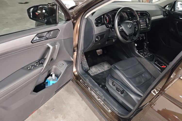 Used Volkswagen Tiguan L 2017 380TSI Automatic All-Wheel-Drive Luxury Edition Driver Seat