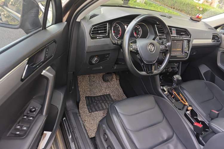 Used Volkswagen Tiguan L 2017 330TSI Automatic Two-Wheel Drive Luxury Edition Driver Seat
