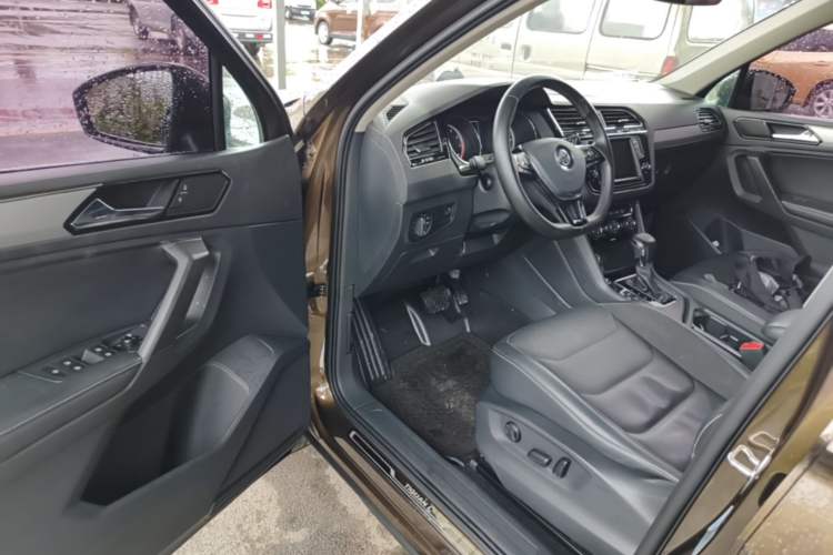Used Volkswagen Tiguan L 2017 330TSI Automatic Two-Wheel Drive Luxury Edition Driver Seat