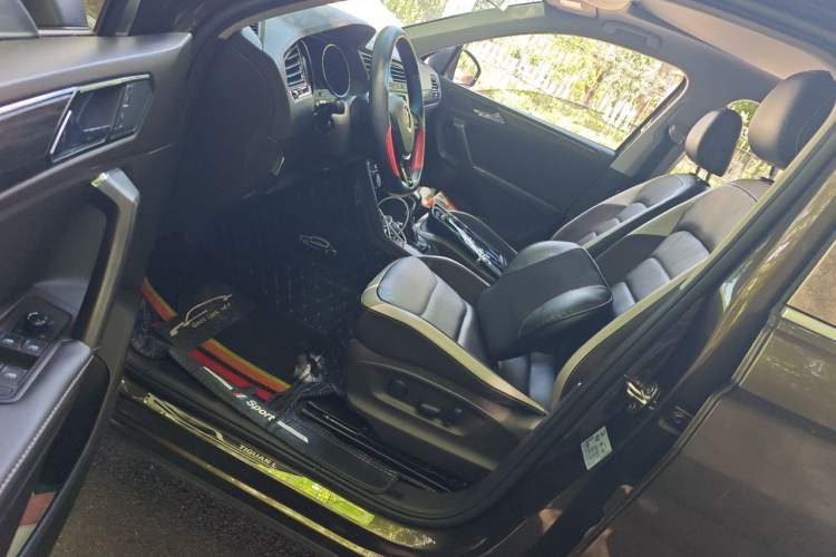 Used Volkswagen Tiguan L 2017 330TSI Automatic Two-Wheel Drive Luxury Edition Driver Seat