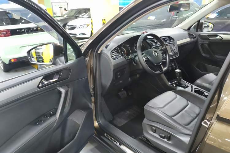 Used Volkswagen Tiguan L 2017 330TSI Automatic Two-Wheel Drive Comfort Edition Driver Seat