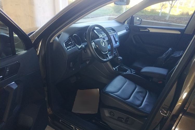Used Volkswagen Tiguan L 2017 330TSI Automatic Two-Wheel Drive Luxury Edition Driver Seat