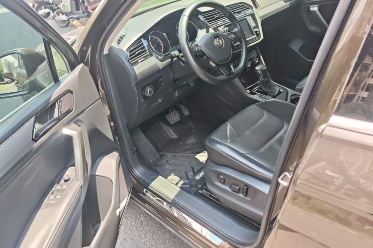 Used Volkswagen Tiguan L 2017 330TSI Automatic Two-Wheel Drive Luxury Edition Driver Seat